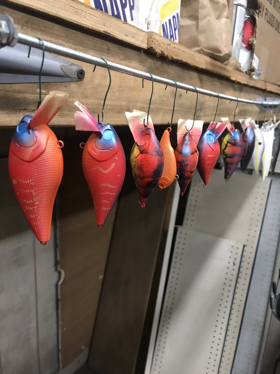 yardscustomlurz's tweet photo. Almost finished with another run of lures.  #custompaint #customcranks #customcrankbaits #customlures #custombaits #bassfishing #largemouth #smallmouth #lovetofish #kayakangler #fishing #custompaint #fishing #bass #bassangler https://t.co/SHMjJ15CfV
