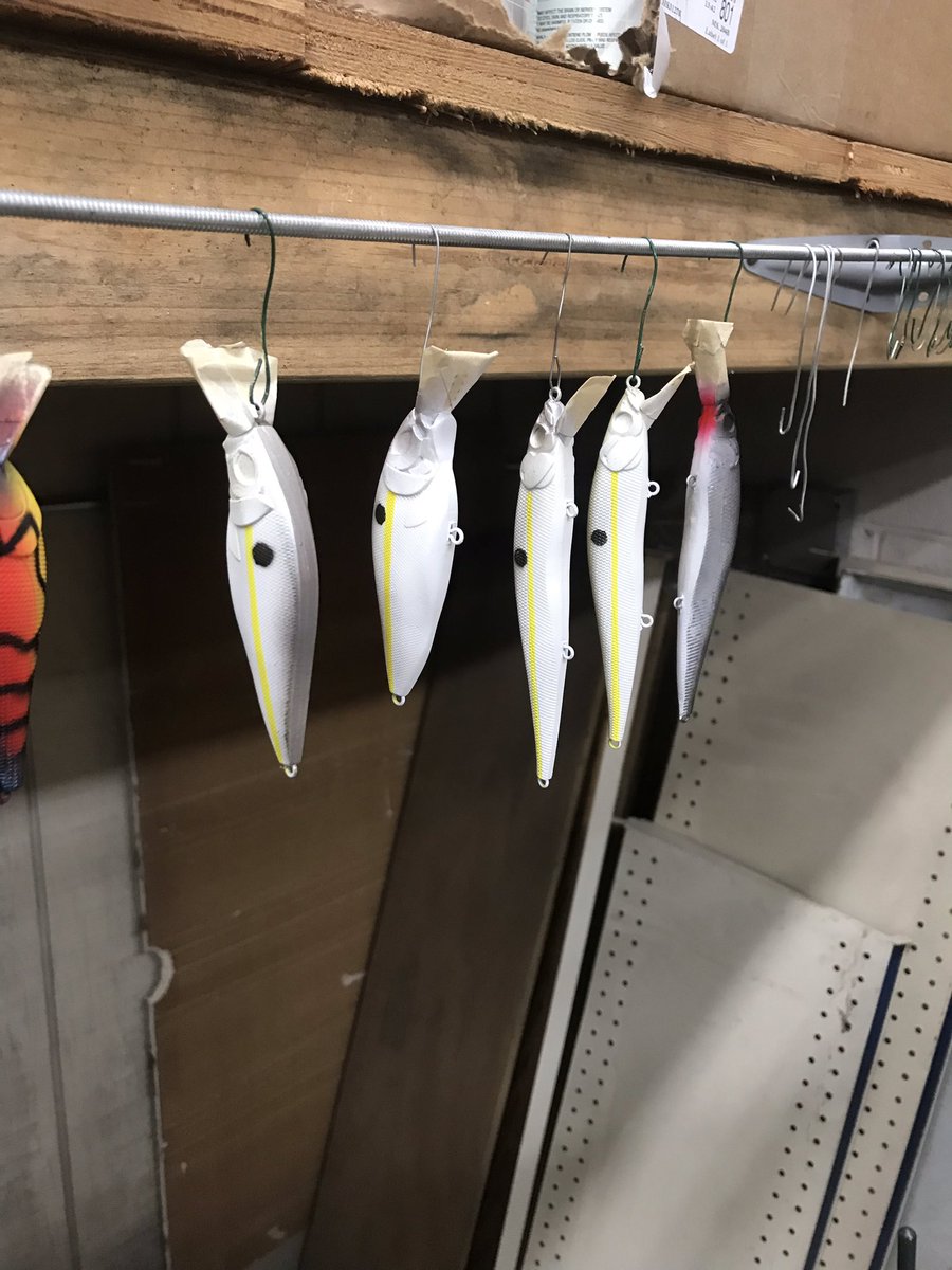 yardscustomlurz's tweet photo. Almost finished with another run of lures.  #custompaint #customcranks #customcrankbaits #customlures #custombaits #bassfishing #largemouth #smallmouth #lovetofish #kayakangler #fishing #custompaint #fishing #bass #bassangler https://t.co/SHMjJ15CfV