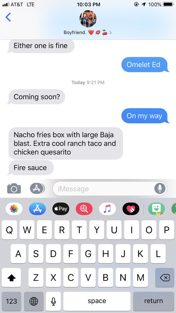 Sab011's tweet image. I got excited bc I saw a 3 line text from my boyfriend pop up but it was his @tacobell order. Romance. #Doubletext #Mustbelove
