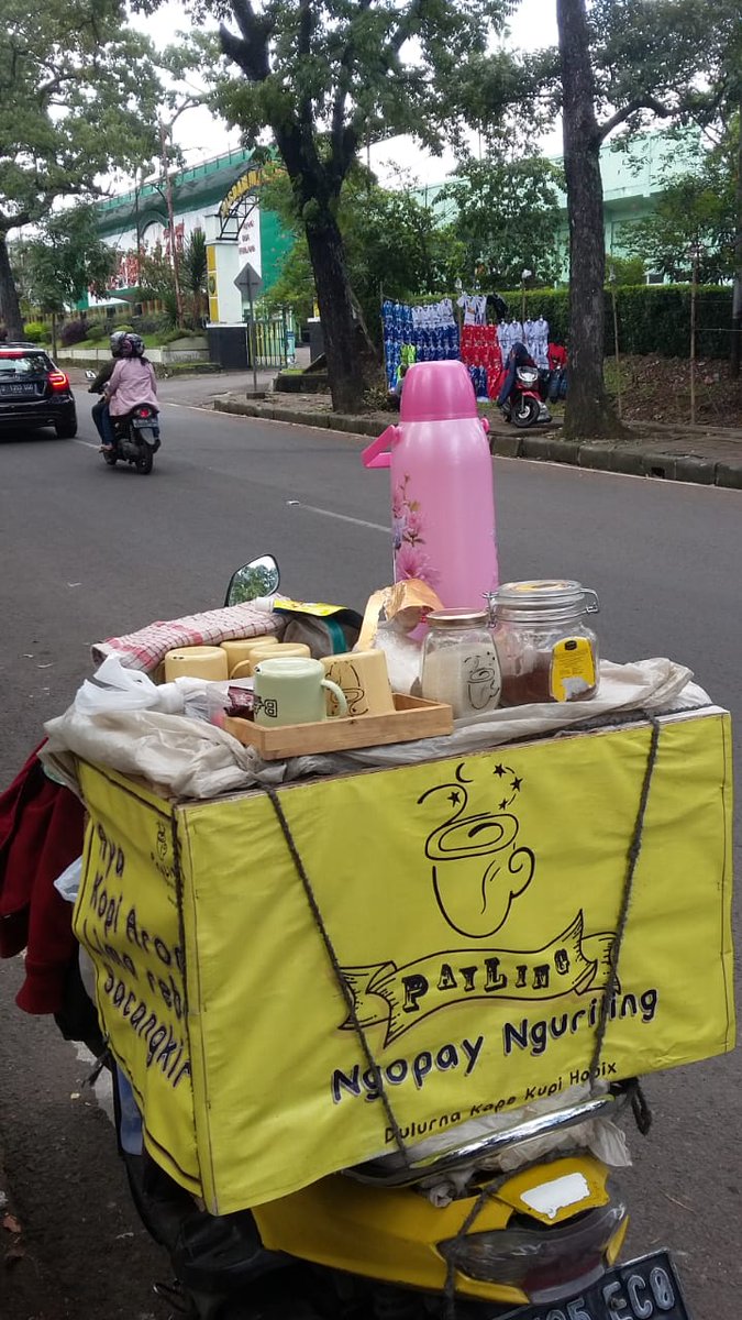 rasphiehapix's tweet photo. Insyalla bentar lagi mangkal di seputaran #mesjid  at taqwa #kpad #BandungBasah #bandung
#payling #ngopaynguriling #ngopi #ngopipagi #ngopiNumberOne #ngopisiang #ngopibareng 
Mampir mlipir jeda #ngebid #ngojek #ojol #bdg #infobandung #infoBDG #kopiaromabanceuy #kopinusantara https://t.co/PP3T990Dkx