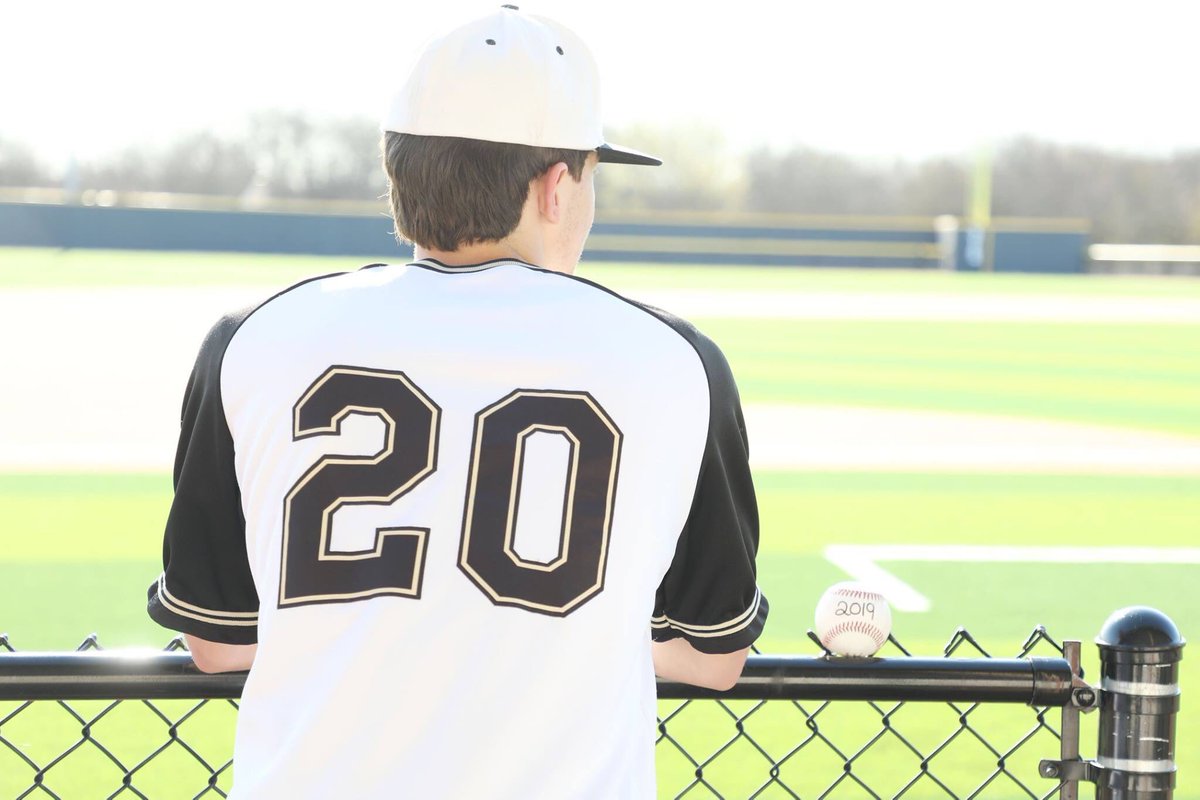 tracieawilliams's tweet photo. Can’t believe it’s almost over...
#seniors2019
#mynumber20 @grayson_301 https://t.co/c8ZqcehahF