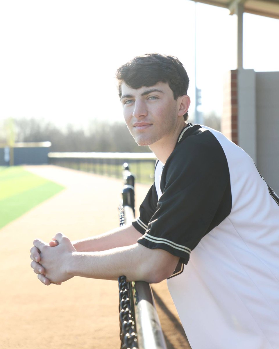 tracieawilliams's tweet photo. Can’t believe it’s almost over...
#seniors2019
#mynumber20 @grayson_301 https://t.co/c8ZqcehahF