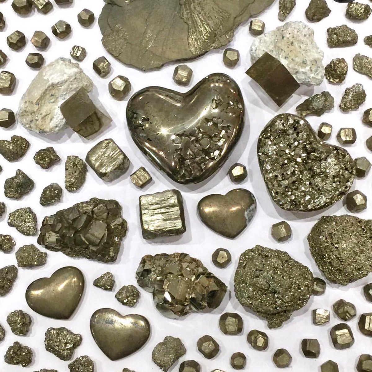 create__express's tweet photo. Last week for March Shop Sale! 15% off #pyrite + #peacock ore!
PEACOCK ORE protects against negative thoughts + beliefs. Fosters a sense of concern, compassion + justice.
PYRITE has a direct link to the sun. It helps you attract + create abundance. Excellent to enhance willpower. https://t.co/lCc5U2JaZ8