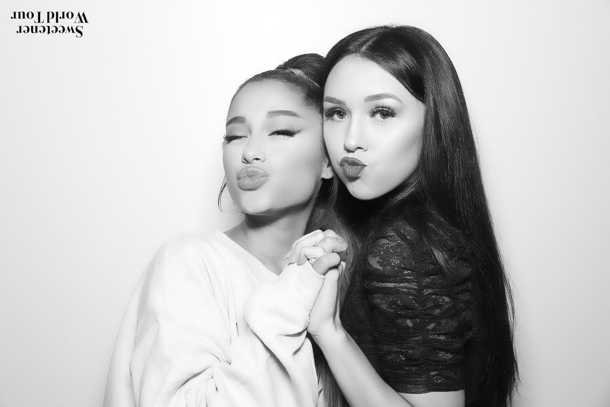 adoreyouIive's tweet photo. i’ll be right there just to hug you 🖤 @ArianaGrande https://t.co/pvIuEJwBXi