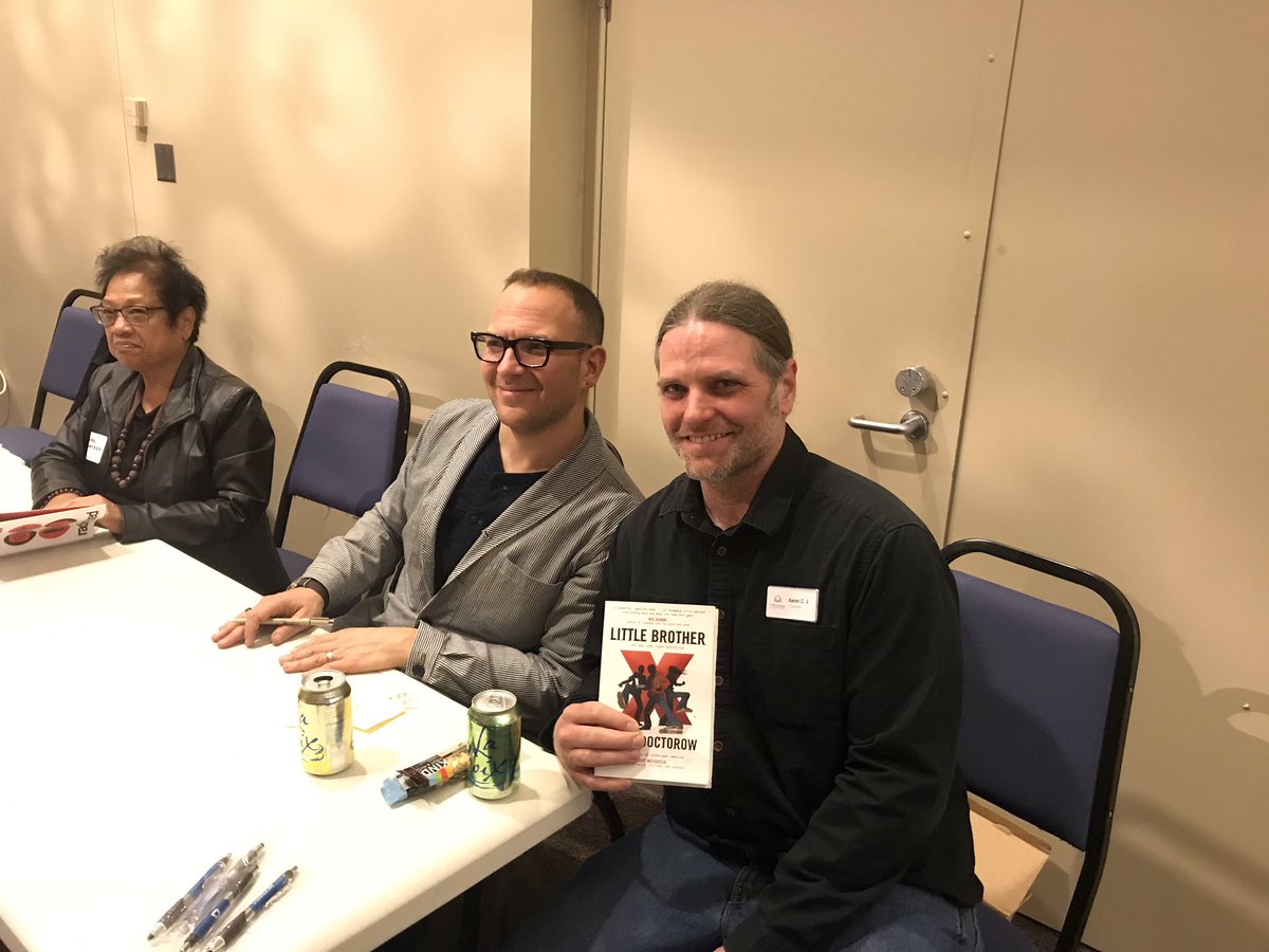 In Cory’s words, he’s “making books non-returnable with a Sharpie.” We’re so honored to welcome Cory Doctorow to @clarkcollege for #FVRLibraries’ inaugural #RevolutionaryReads program! #authorevent #librariesofinstagram #librariesofthepnw #corydoctorow @doctorow