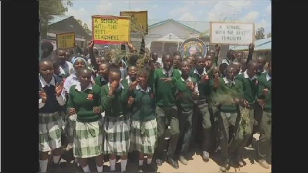 DJ_SlimGee's tweet photo. #WhatsUpAfricaUpdate|Celebrations as Kenyan teacher wins world's best title

Source: cc  https://t.co/6cG4pH0h1a                                                                

#TheGetUp https://t.co/vMyjyQ9ft5         #DSTV872 #OVHD609 https://t.co/VVjPKZ2qwa