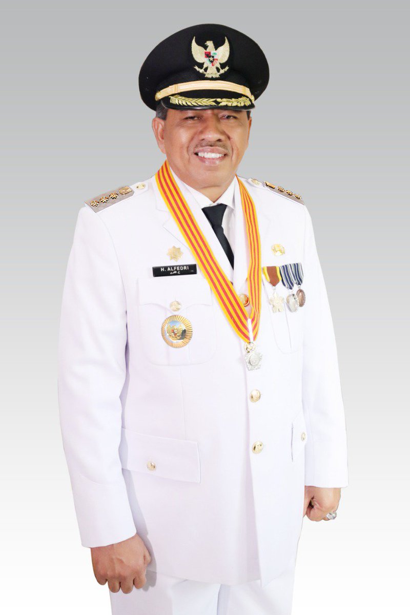 Barrakalahu fi umrik, yaumil milad.
Selamat hari lahir untuk Bapak Bupati Siak Drs. H. Alfedri, M.Si
Semoga sehat selalu, barokah umurnya dan dimudahkan segala urusannya. Aamiin YRA.