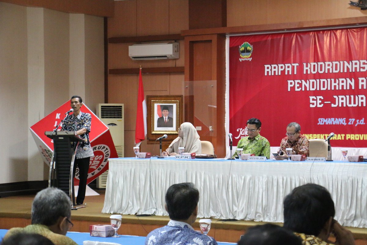 inspektorat_jtg's tweet photo. "Penanaman nilai-nilai Anti Korupsi menjadi tanggung jawab kita bersama"

Rakor Implementasi Pendidikan Anti Korupsi oleh @KPK_RI @pdkjateng dihadiri oleh 35 Kab/Kota se-Jateng
#AyoKerjaManeh
@ganjarpranowo
@tajyasinmz
@provjateng 
@santosa1983 https://t.co/jPgIn8uBlh