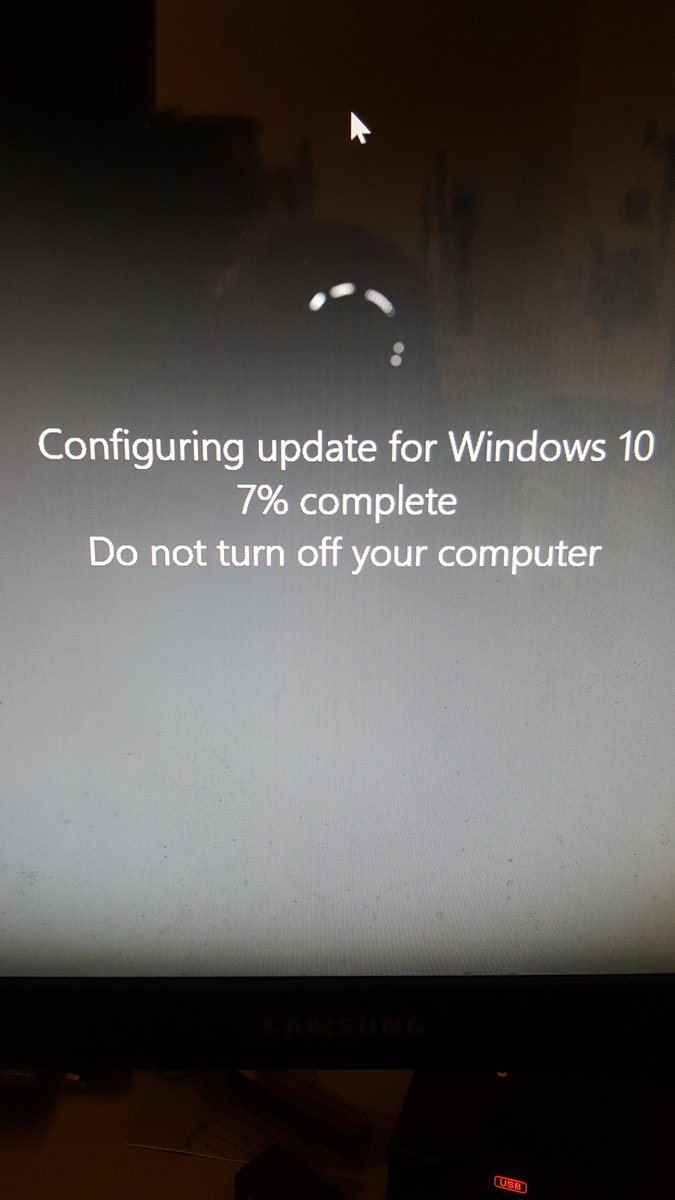coznefx's tweet photo. During the middle of co-hosting @guntersuniverse  Windows thought this would be a great time to update https://t.co/F917ojkeb5
