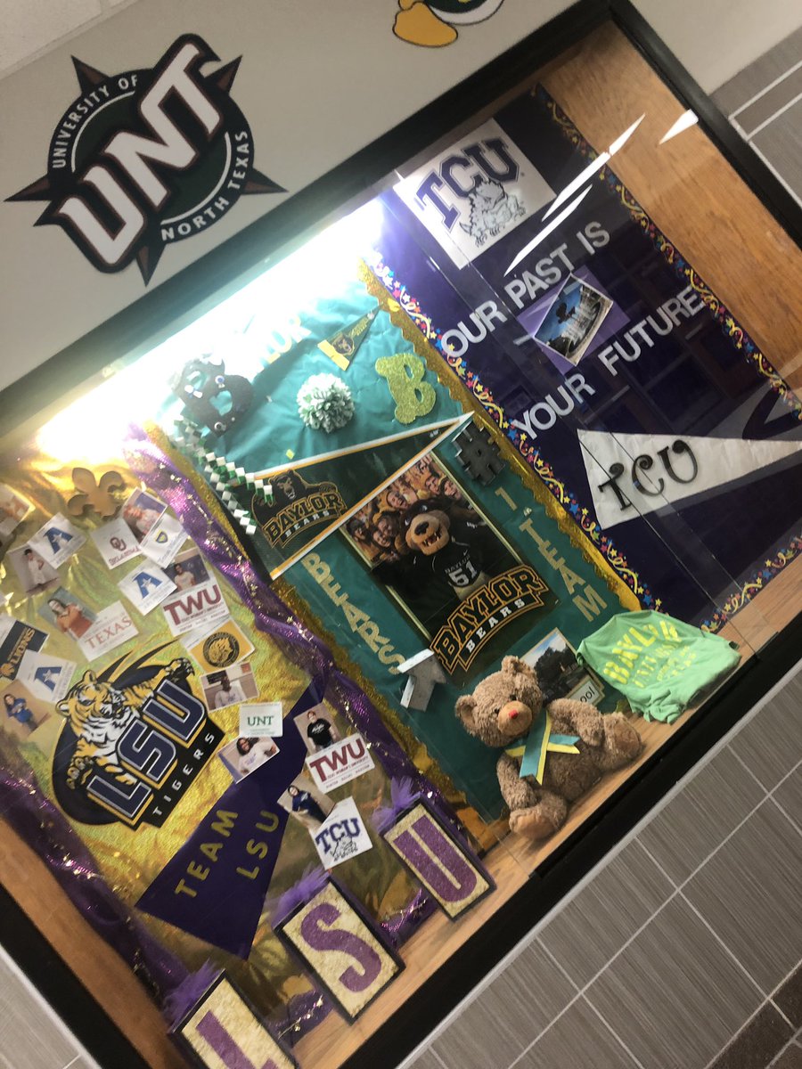 AHillCHread's tweet photo. More from @HowardMSknights #trfs #binders #collegereadiness #socraticseminar #reviewingnotes https://t.co/rUZNg4BYQc