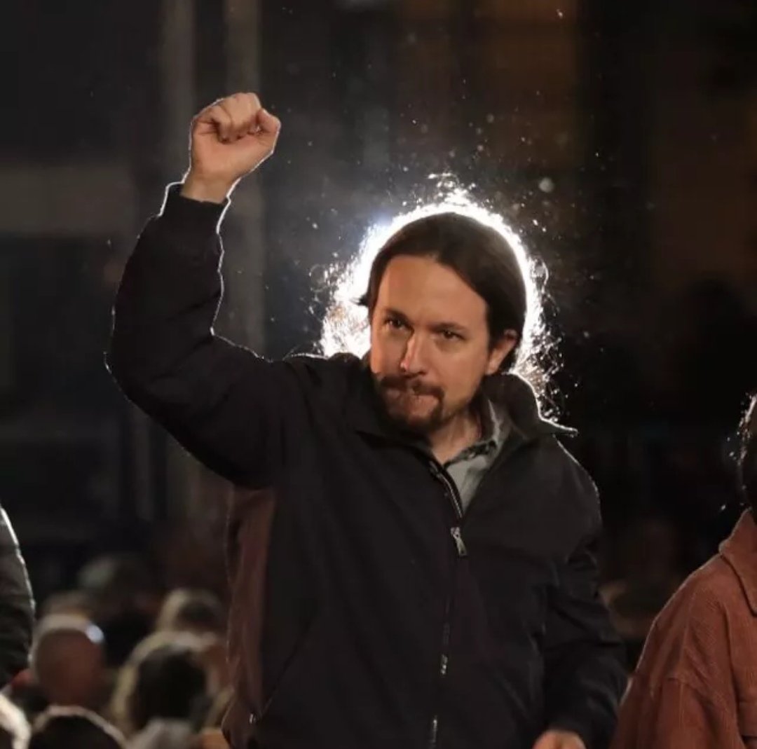 No aprenden en @ahorapodemos, o hacen reaparecer al líder como un "vuelve el hombre" después de una baja de paternidad, o lo presentan con aureola divina de santidad espiritual.

No sé quién les lleva el màrqueting y la comunicación, pero debe ser alguien de V💩X.