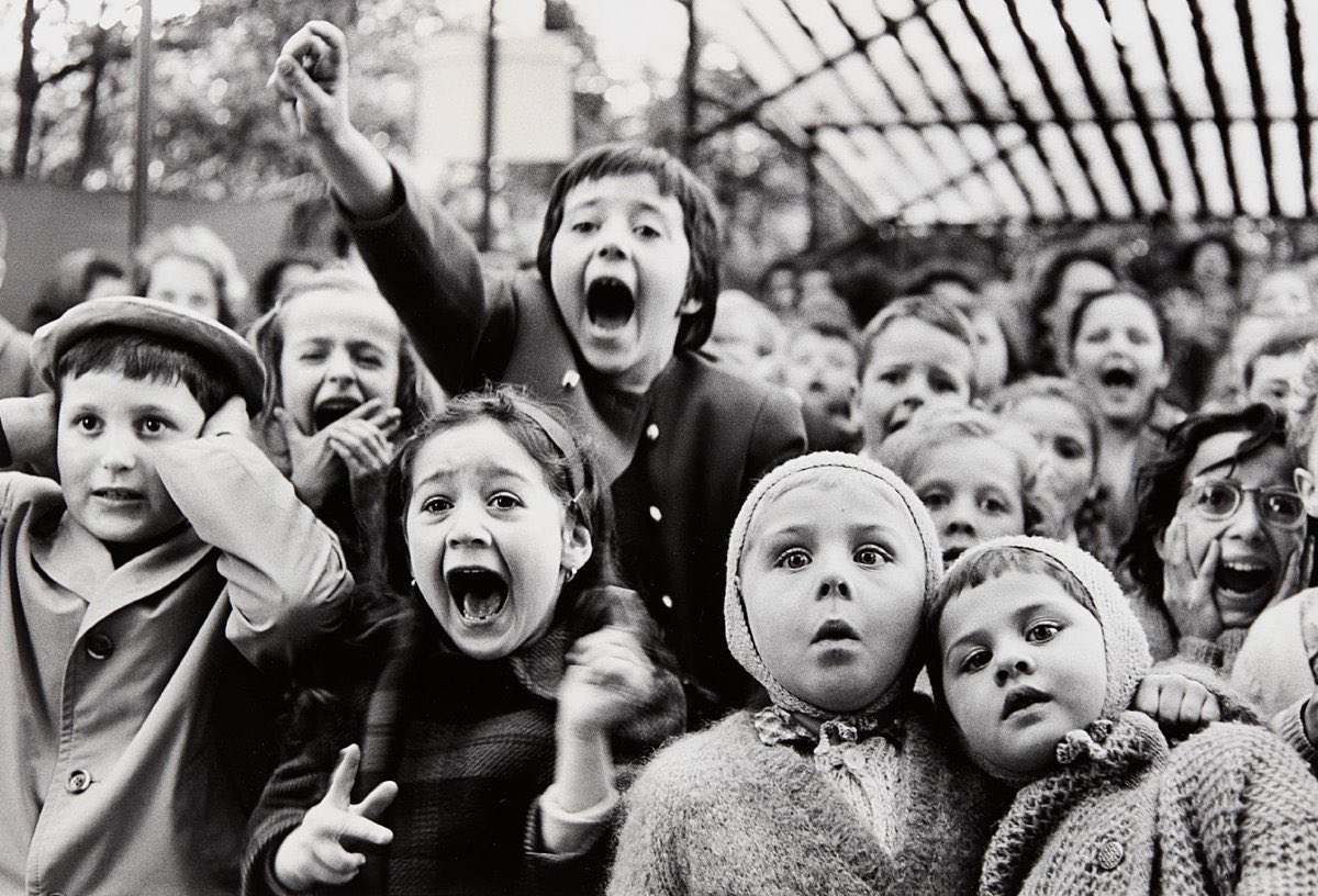 radyokomun's tweet photo. İlk defa tiyatro izleyen çocuklar, Paris 1963.

#27MartDünyaTiyatroGünü kutlu olsun! https://t.co/cLRlAwh7jX