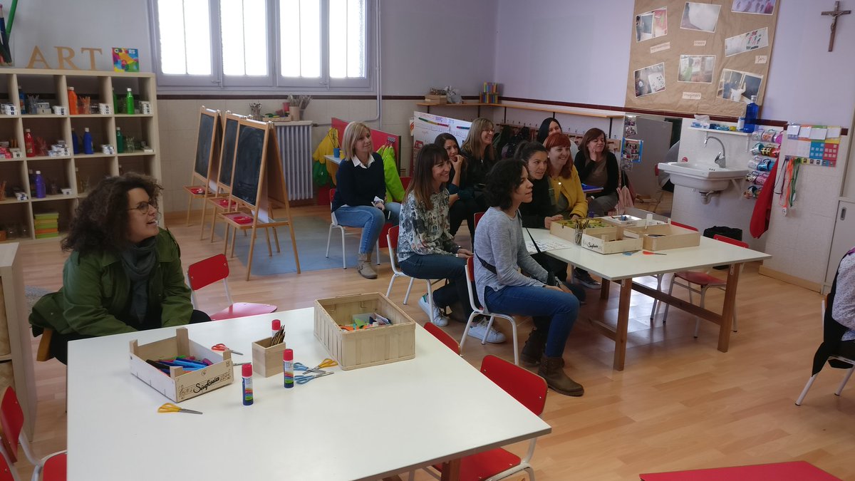 mmaydeu's tweet photo. Avui mestres @santjosepobrer @SantRamonSC @Sagrat_Cor visiten els ambients d'educació infantil de @sagratcorvic. Benvingudes. https://t.co/1MilQLvo43