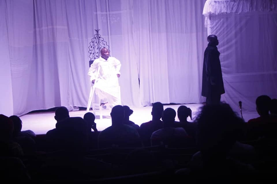 🛑Ce week-end, dernière série de représentation de la pièce "La Tragédie du Roi Césaire". 
Adaptation et mise en scène de <a href="/AledjiOusmane/">Ousmane ALEDJI</a>. Vendredi, Samedi et dimanche à 20H30. 
Faites vite vos réservations au (+229) 67 32 72 39 / 66 78 97 71.
Entrée: 2.000 F CFA.