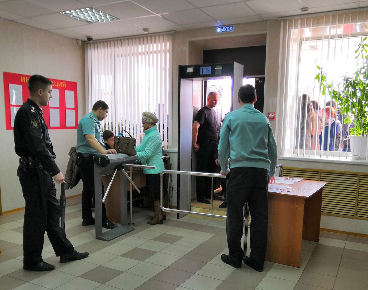 za_ladu_rus's tweet photo. #СвободуЛадеРусь людей очень много, для ускорения процесса досмотра поставили второй стол. #ЗаЛадуРусь #ДелоПсихологов #ДолойПолитЗаказ #ЯЗаЛадуРусь https://t.co/mzkINYEq3G