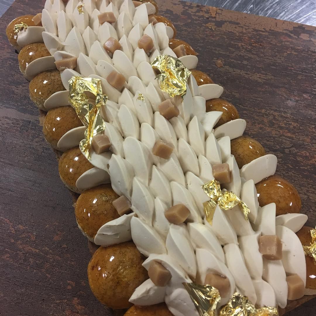 Did you know that Saint-Honoré is the Patron Saint of Bakery as being one iconic pastry? 😊 
Dessert by @planggerjonas from @coworthpark baked with toffee &amp; #DULCEY 32%  

#valrhonauk #toffee #sainthonore #french #cerclev
