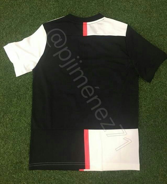 forumJuventus's tweet photo. ⚡ Rivelata la possibile maglia home #Juve 2019/20!
1) Il rosa sarebbe presente come da prime e ultime proiezioni
2) Sarebbe stato accolto il #NoToppa
3) Il retro sarebbe in gran parte nero
#JuJersey ⚪⚫ https://t.co/whaH93Bnm5 https://t.co/VDBIdk9TXO