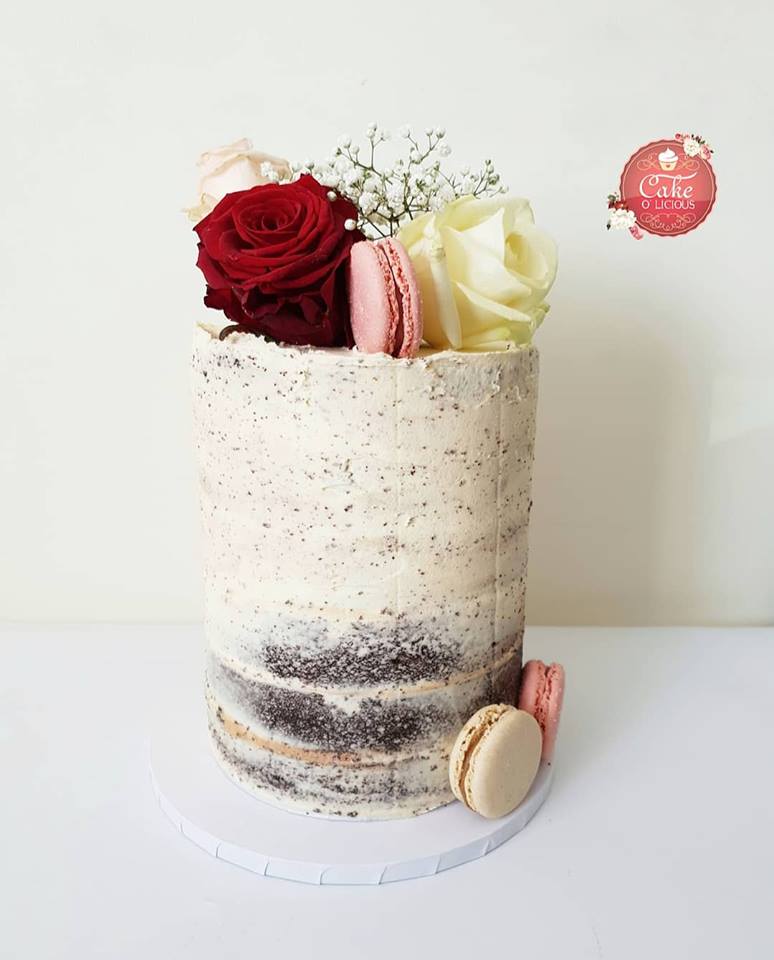 CakeoliciousUK's tweet photo. Rustic seminaked
#celebrationcake #birthdaycake #seminakedcake #cakeolicious #freshroses #luxurycakes #laudree #laudreemacarons #londoncakes #bespokecakes #lutonbaker #lutoncakes #buttercream #desserts https://t.co/Mu4K6x7Wb0