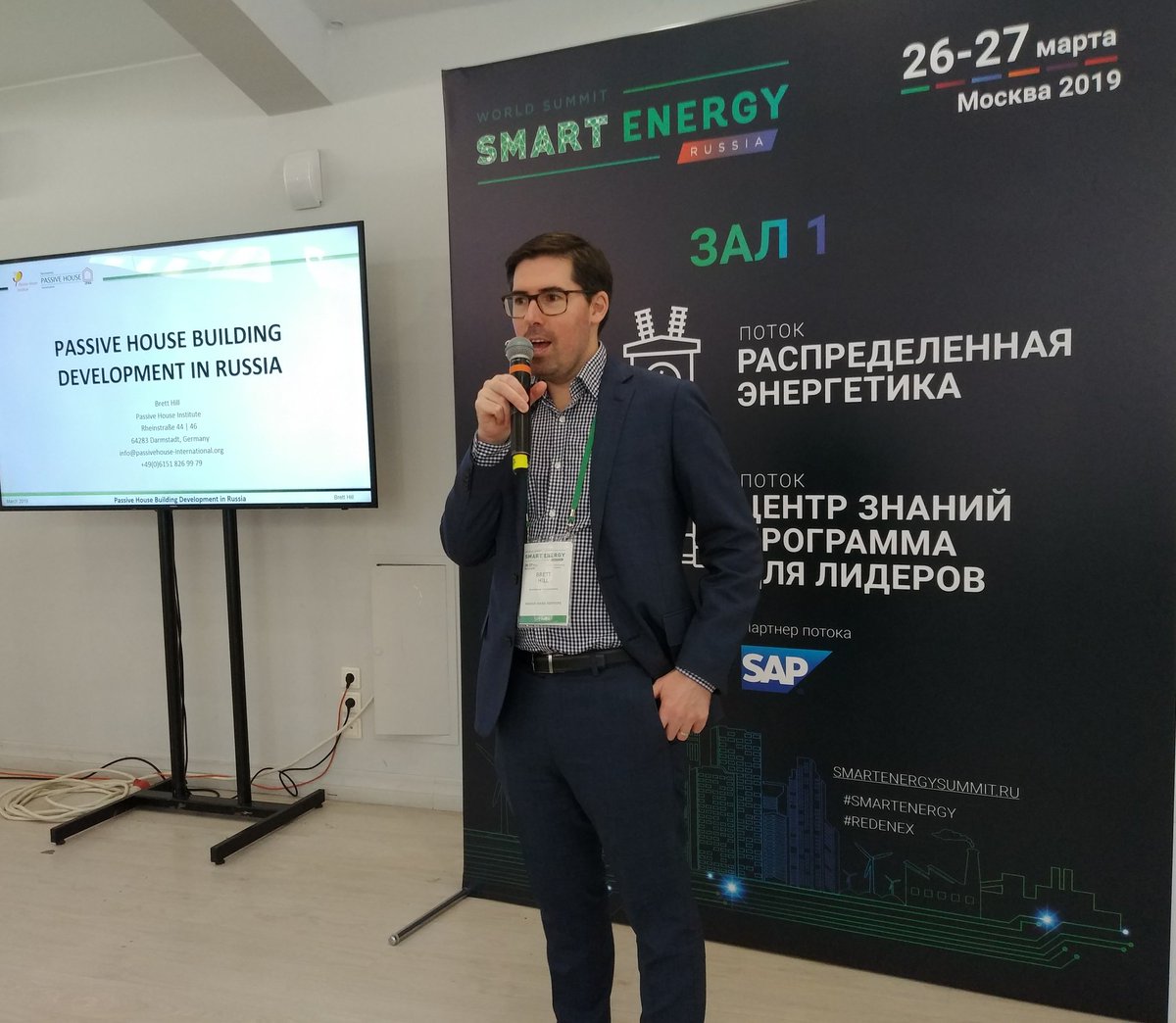 iPHA's Brett Hill is giving a masterclass on Passive House for Russia in room 1 this morning at the <a href="/Redenex/">Redenex</a> #smartenergysummitru

Come join! 

@the_iPHA #smartenergy #redenex pic.x.com/FoQgjka7GG