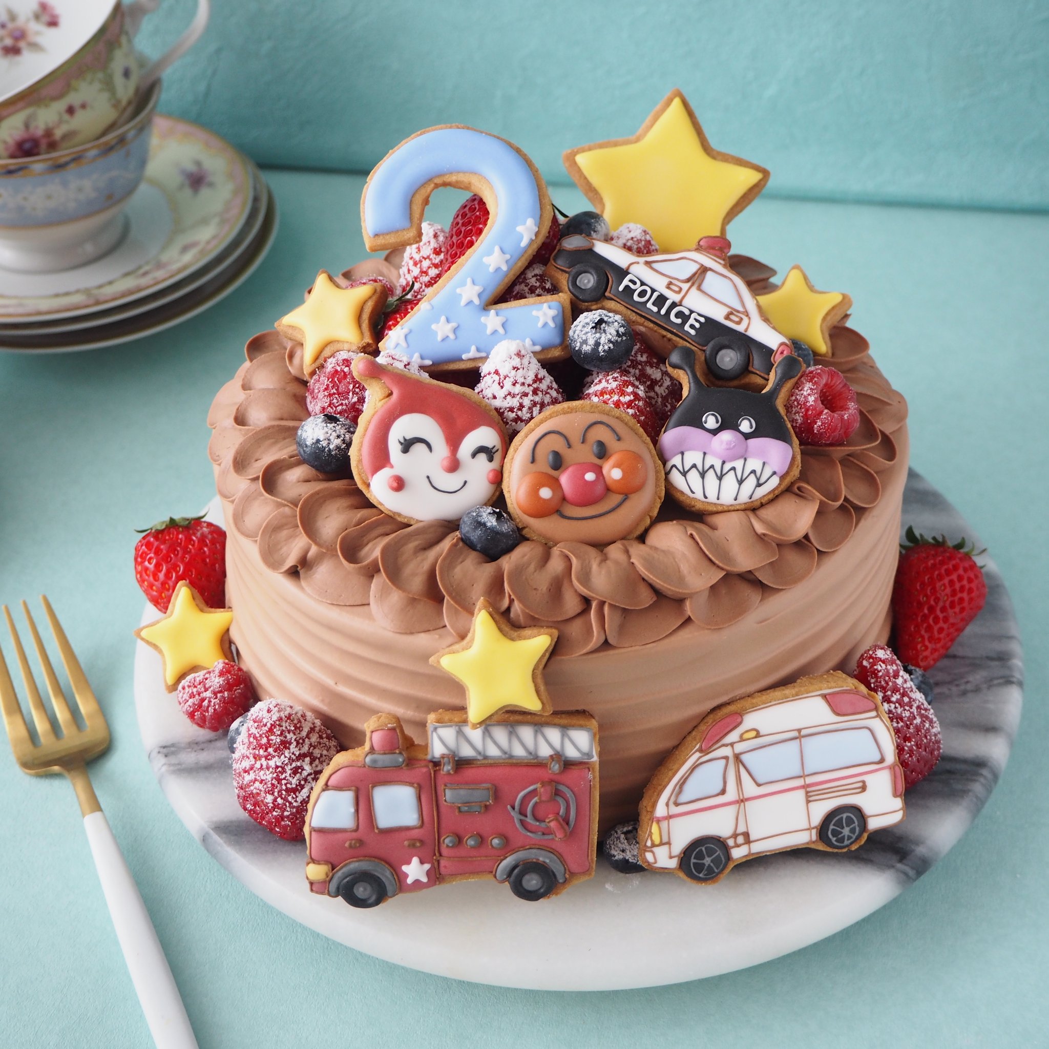 上岡麻美 レシピ本発売中 息子の２歳のお誕生日ケーキを作りました アンパンマンと働く車 T Co Hrwgtwt4ja Twitter