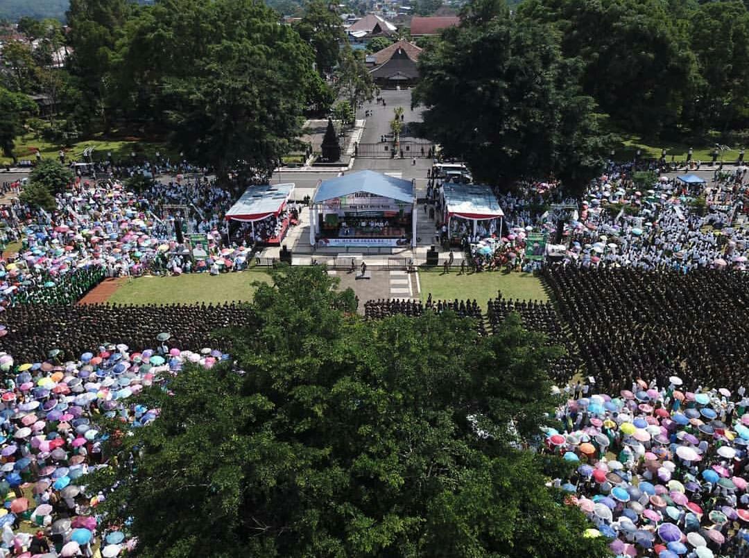 ansorcybermedia's tweet photo. Apel gelar pasukan Banser Wonosobo, dlm rangka peringatan Harlah 96 NU, dipimpin langsung Ketua Umum PP GP Ansor dan dihadiri Kyai Ma'ruf Amin.
Ingat Rabu, ingat Putih
#rabuputih #rabuberSATU #rabusatu #rabu #Harlah96NU https://t.co/rICsdaCT6b
