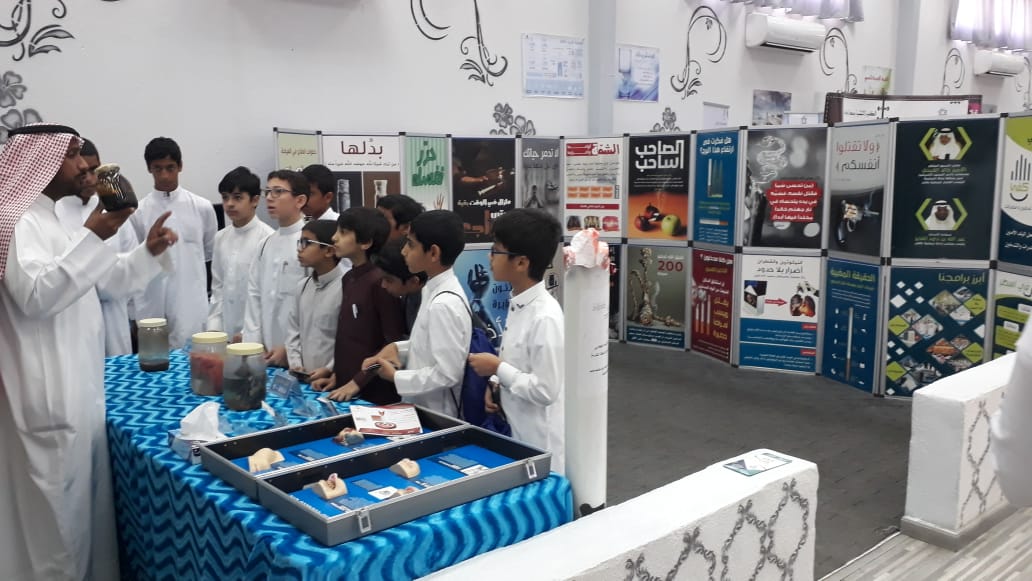 مشاركة #كفى_مكة ممثلة في قسم التوعية لليوم الثالث على التوالي في المعرض التوعوي بأضرار #التدخين بـ #ثانوية_الفضيل_بن_عياض بمكة المركمة
وقد تم تكريم الجمعية لمشاركتها في انجاح المعارض التوعوية التي نظمتها #إدارة_تعليم_مكة خلال هذا العام.<a href="/makkah_edu/">Makkah_edu</a> <a href="/alfdel1420/">مدرسة الفضيل بن عياض</a>