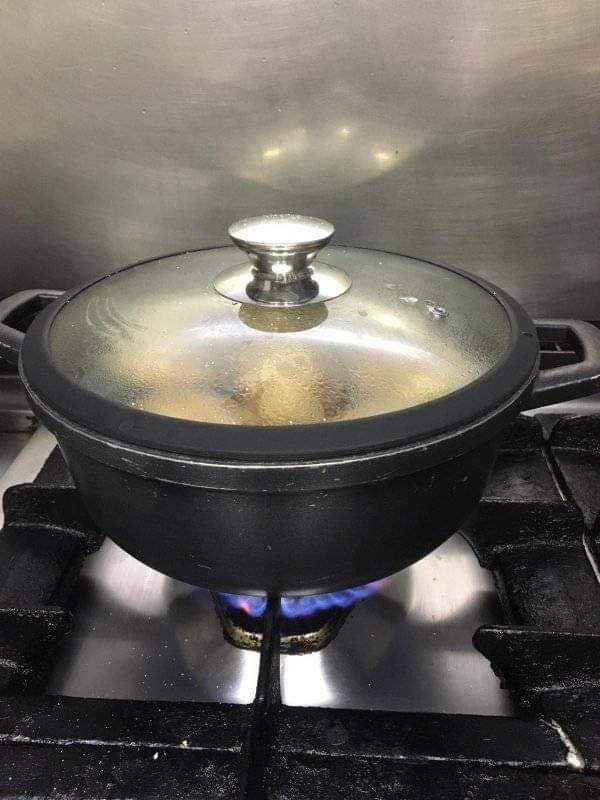 SimarroFerret_'s tweet photo. Hay #cocinerosprofesionales y #clientesamigos que les encantan nuestras #cacerolas de #aluminiofundido #Castey. @sebasromeropozo de @LaSequietaRte lo tiene claro y nos envia fotos mientras prepara un arroz meloso con sepia, gambas y trigueros
Gracias Sebas
https://t.co/xK0o2WKEy5 https://t.co/eKTNIZ2RNc