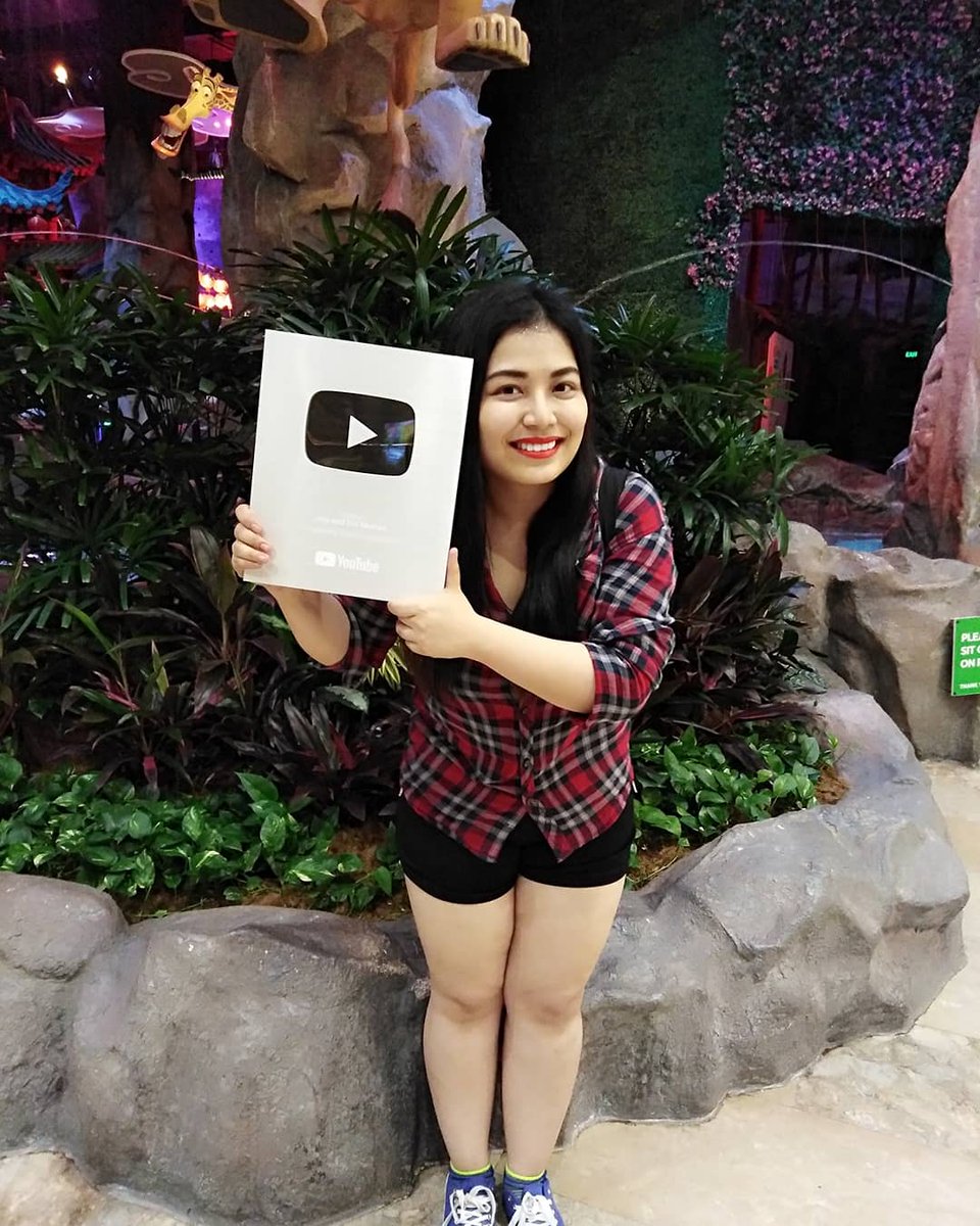 iamkidvalentine's tweet photo. Happy 100,000 subscribers to us #SkyAndKidMovies  Silver Play Button is here with me! DAPAT HAPPY LANG 😊 Thank you, Valentiners! Expect more movies! Sa Sky and Kid Movies may forever! 😉🎥💜 #SkyAndKidMovies #KidValentine #SkyValentine #YouTube #Youtubers #SilverPlayButton https://t.co/LJuC0M82tR