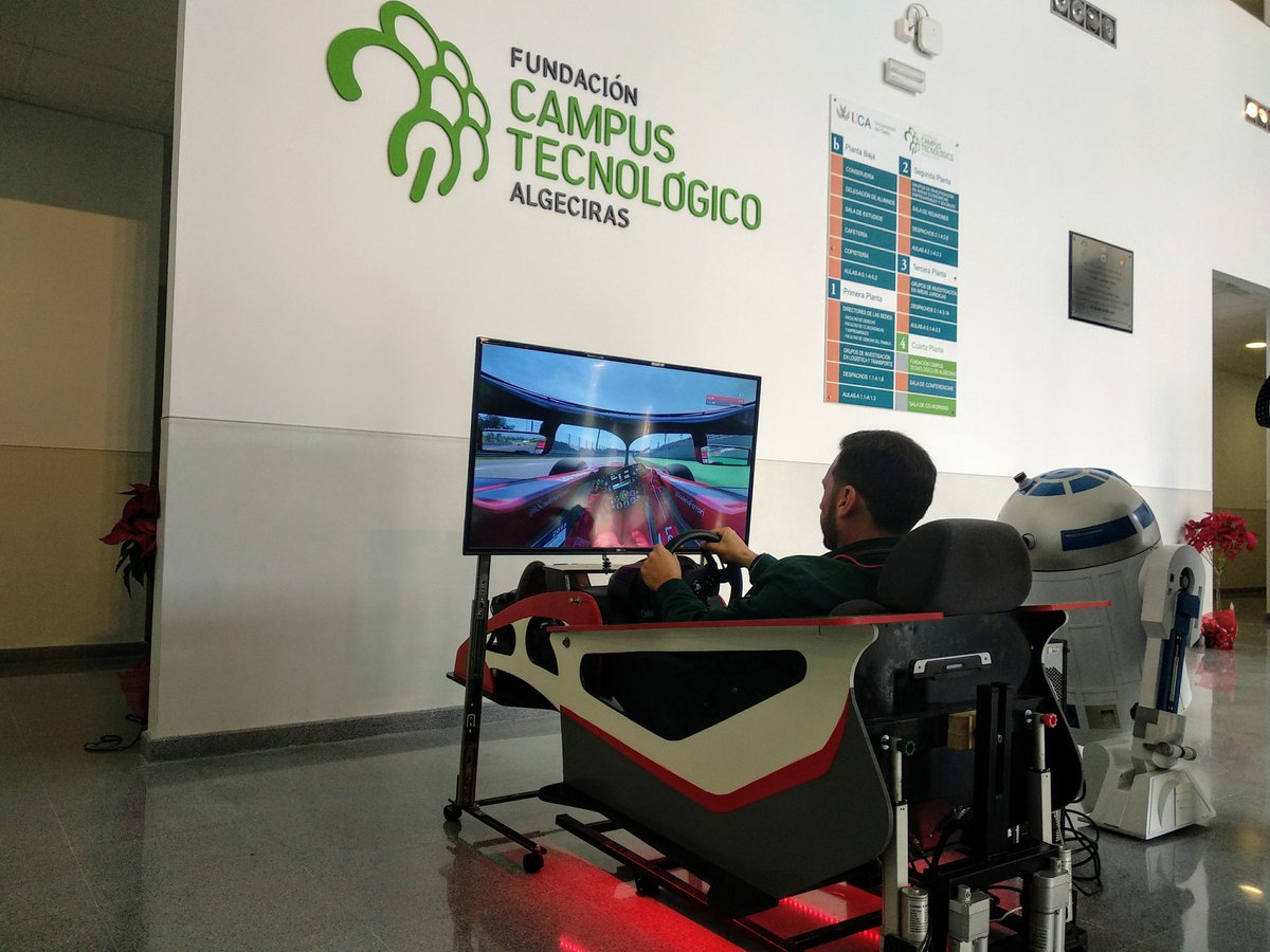El hall de nuestra sede se ha convertido en una sala de juegos, os invitamos a probar los simuladores instalados por <a href="/OmniumLab/">Omnium Lab</a> #TechWeekCG #robotica #videojuegos #algeciras #Campodegibraltar