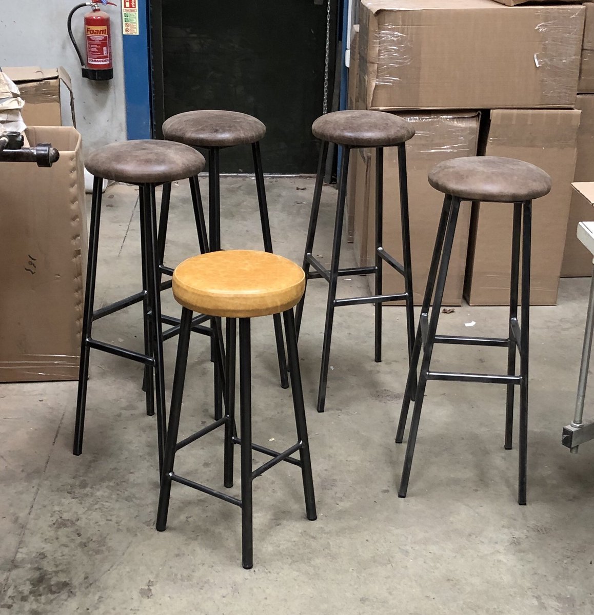 PaulFrampton3's tweet photo. Some rather tall stools in departures this morning. Shawn doing a spot of modelling #barstool #counterstools #interiordesign #interiors #steelandoak #commercialinteriors #cafestools #pubstools #restaurauntseating #restaurantinteriors #restaurantdesign #restaurantdecor https://t.co/ufQpEqPaqQ