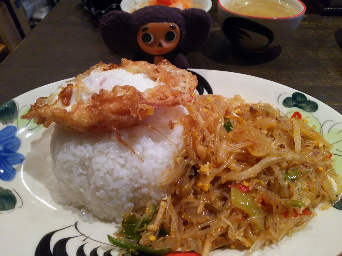 チェブジャーナル A Twitter タイ料理ゲンキョウワンにて パッツノーマイラーカオ 春雨タケノコ卵炒めご飯 早い 安い うまい タイ人シェフが オーダーと同時に調理開始 2分以内に料理が到着でーす ゲンキョウワン タイ料理 チェブラーシカ チェブジャーナル A Twitter タイ料理ゲンキョウワンにて パッツノーマイラーカオ 春雨タケノコ卵炒めご飯 早い 安い うまい タイ人シェフが オーダーと同時に調理開始 2分以内に料理が到着でーす ゲンキョウワン タイ料理 チェブラーシカ