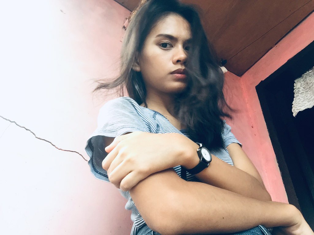 rowenalongakit's tweet photo. Mapapa-selfie ka nalang talaga 😅 https://t.co/ltmYJEcMsf