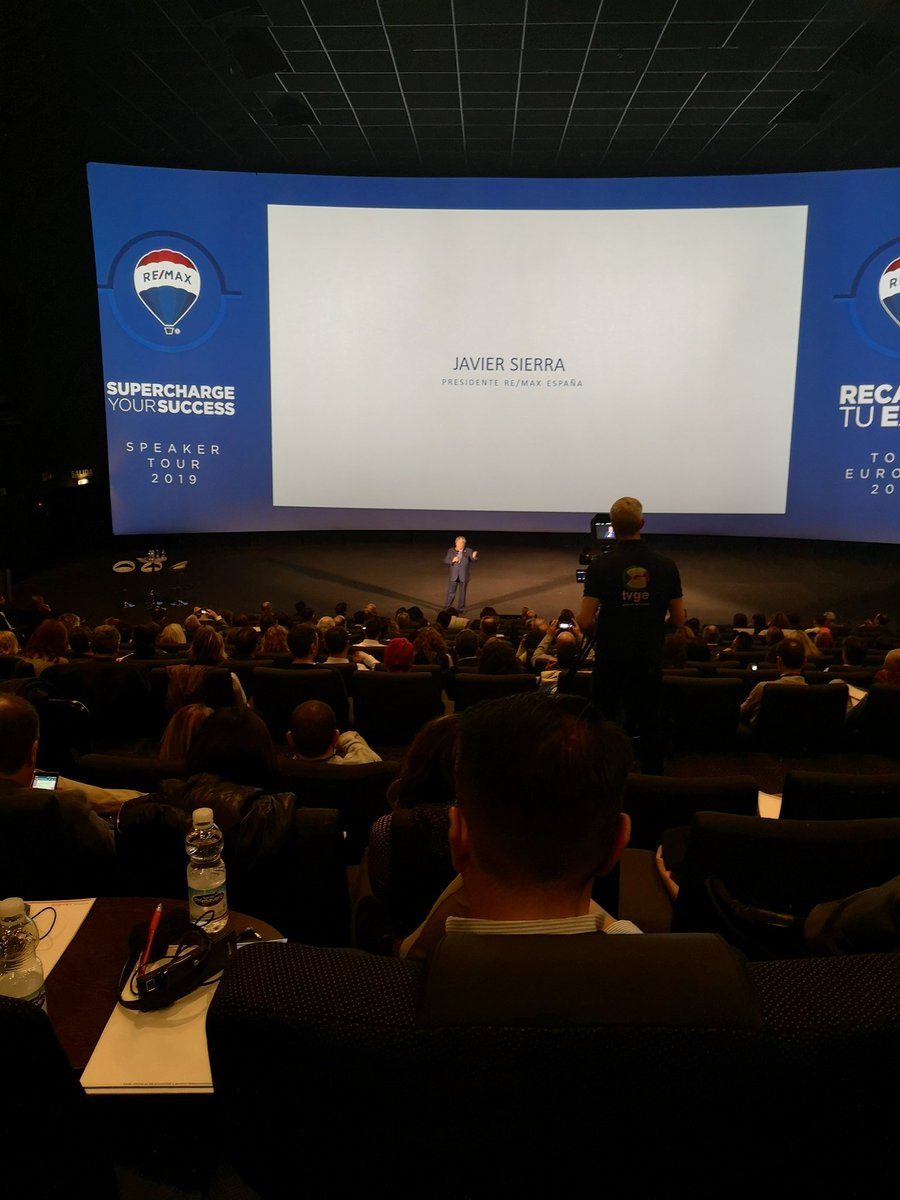 RemaxDistrito's tweet photo. Hoy nuestro equipo está en @Cines_Kinepolis con @REMAXESPANA en el evento #RecargaTuExito
Mola! https://t.co/472HBrf6ZV