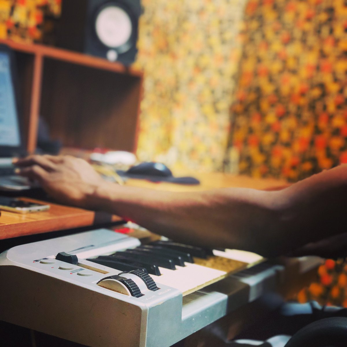 bashbeatz's tweet photo. Waking up on em keys.🎹 #Bashbeatz #DopenessTime👌🏾 https://t.co/cN9NCwnVUS
