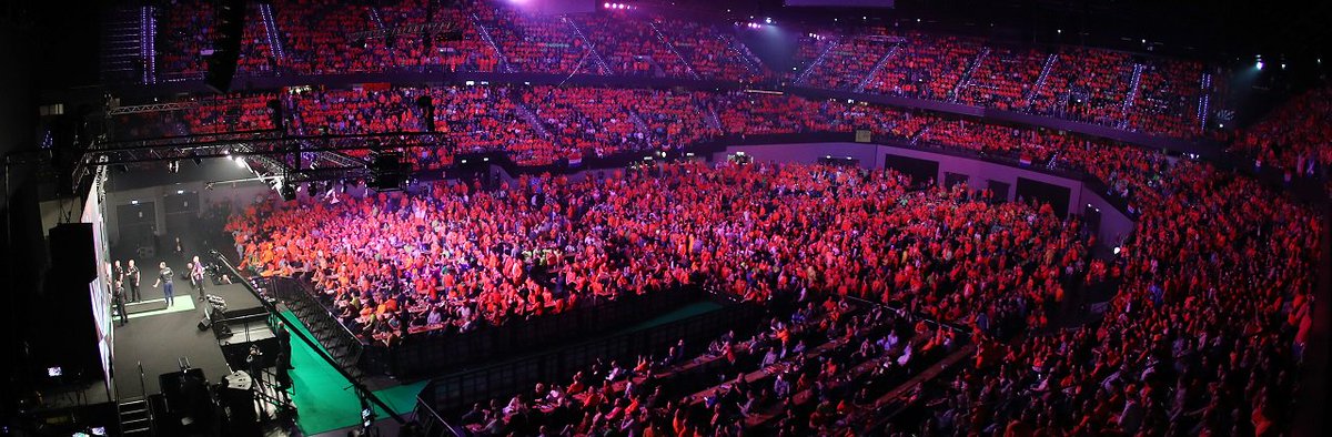Het succes van de <a href="/OfficialPDC/">PDC Darts</a> Premier League Darts is terug in Rotterdam! Na tweemaal een uitverkooptijd binnen de 8 minuten staat de darts top ook dit jaar weer voor een heuse oranje zee. 

Weet Barney een plek te bereiken bij de laatste 8? 

Foto: <a href="/OfficialPDC/">PDC Darts</a>