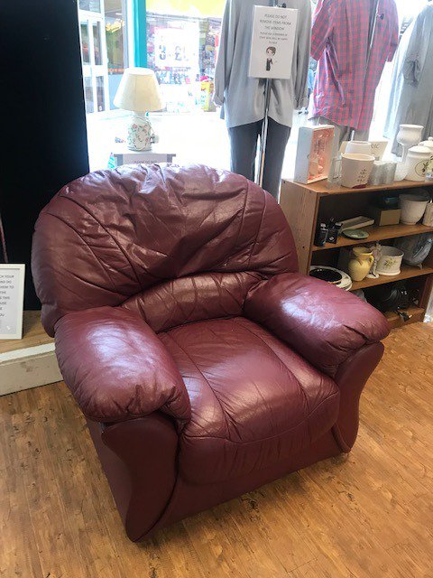 ShopStw's tweet photo. Spring is here! 🌸🌹🌻 the perfect excuse for a refreshing change so come along to see the fabulous sofas and settees we have in our #Hailsham shop today https://t.co/CC1daL1FZt