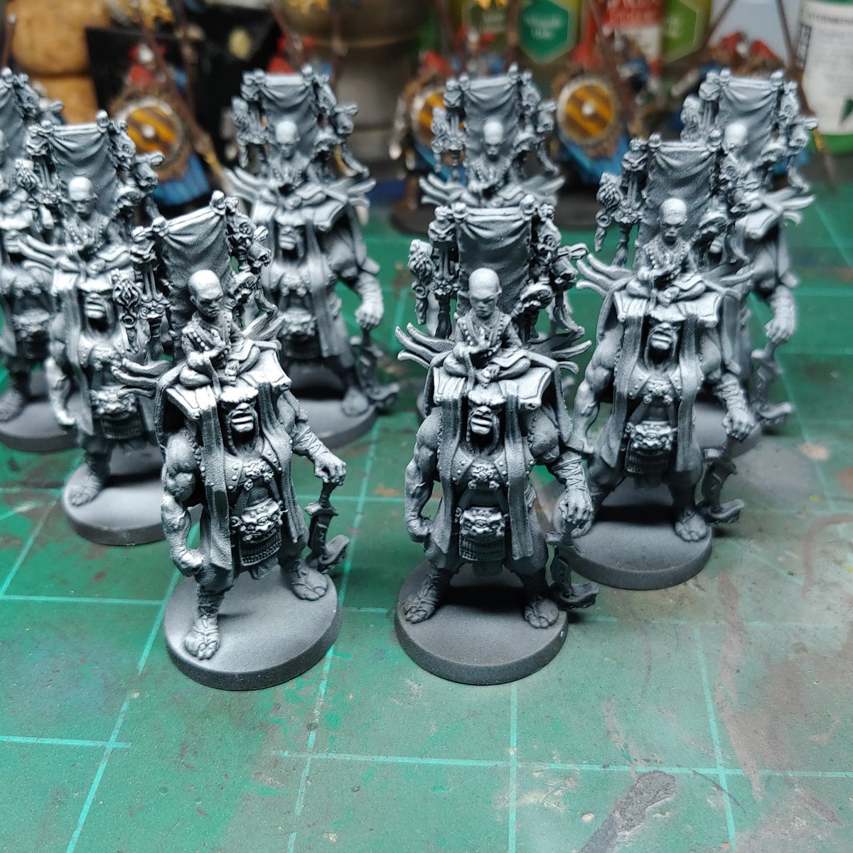 claw_fang's tweet photo. Painting minis having fun! Throwback song requests come say hi https://t.co/pJUuoGfx3r