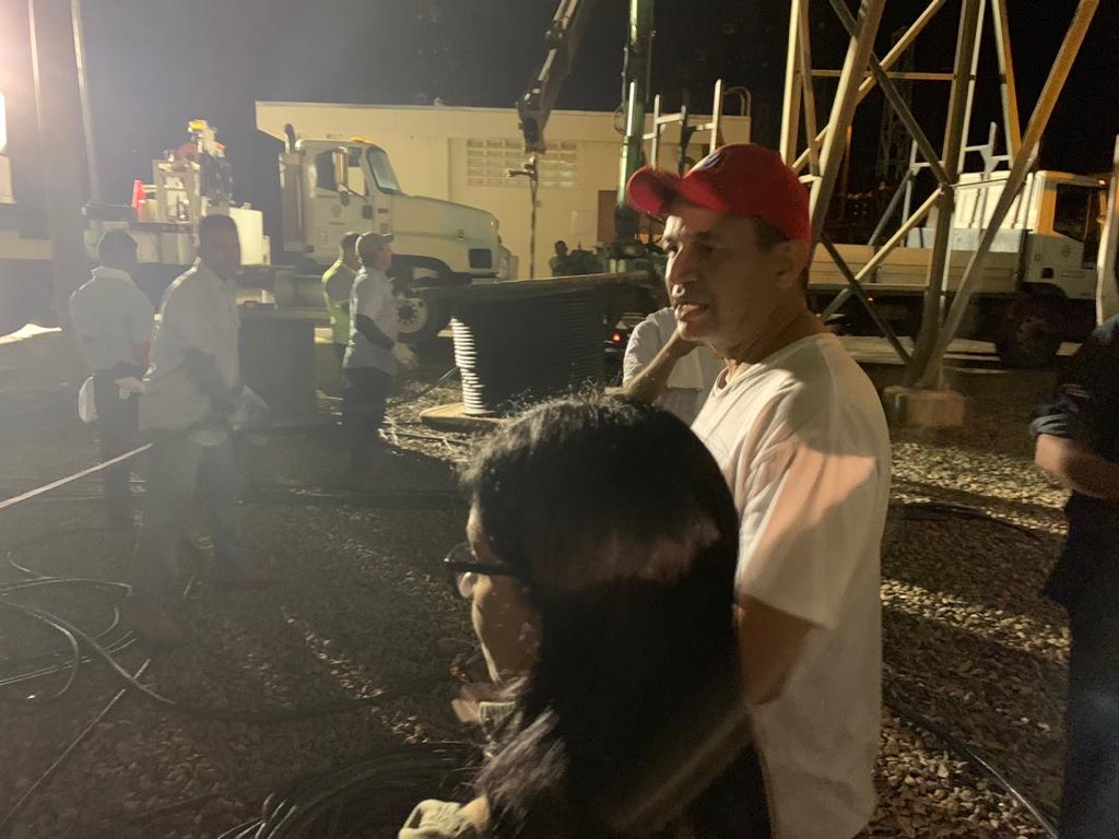 delcyrodriguezv's tweet photo. A esta dura batalla por la recuperación del sistema eléctrico ante el criminal ataque imperial, se han sumado trabajadores de #PDVSA #CVG #SIDOR en apoyo a los trabajadores de #CORPOELEC quienes a esta hora siguen en faena! Venezuela unida vencerá!!! https://t.co/GsPecjs1zA