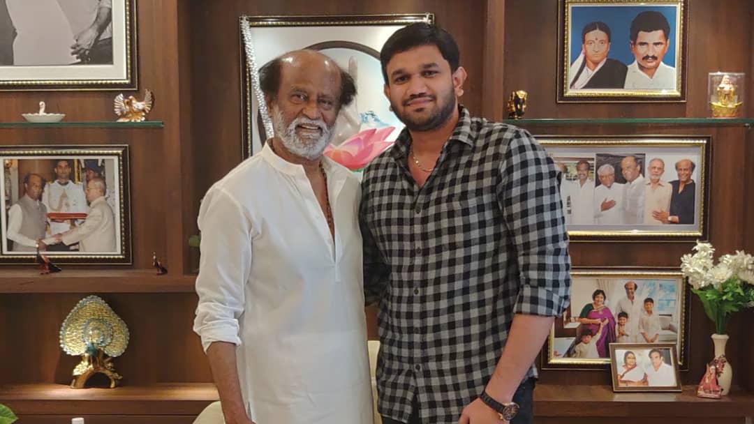 rams0727's tweet photo. When I met the God himself ❤️😍🔥🤘🏼
பிறவி பயனடைந்தேன் ❤️🕺😍🤘🏼
@rajinikanth #nandrithalaivaa
#Thalaivar #Superstar #Rajinikanth 
#ThalaivarMeet
#goosebumps #unbelievablemoment #wattaman #greathuman #engalthalaivar https://t.co/AQjNubse07