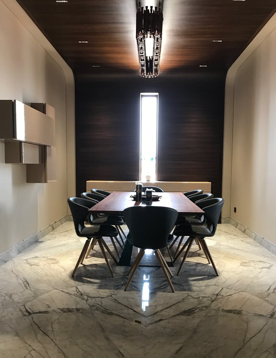 Combining a smart material palette with a geometric unit for additional storage, this dining room exudes warmth and elegance.
#HSDesiigns #mumbaidesignfirms #publishedworks #impressivedesigns #interiordesign #livingspacesgoals
