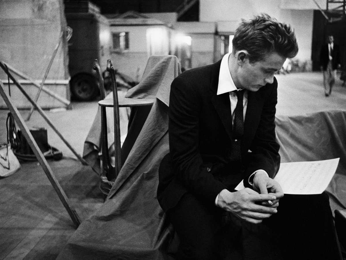bowleggednerd's tweet photo. Some of Harry's on tour photos remind me so much of Dennis Stock's James Dean New York series. https://t.co/kteEQSf5Hx