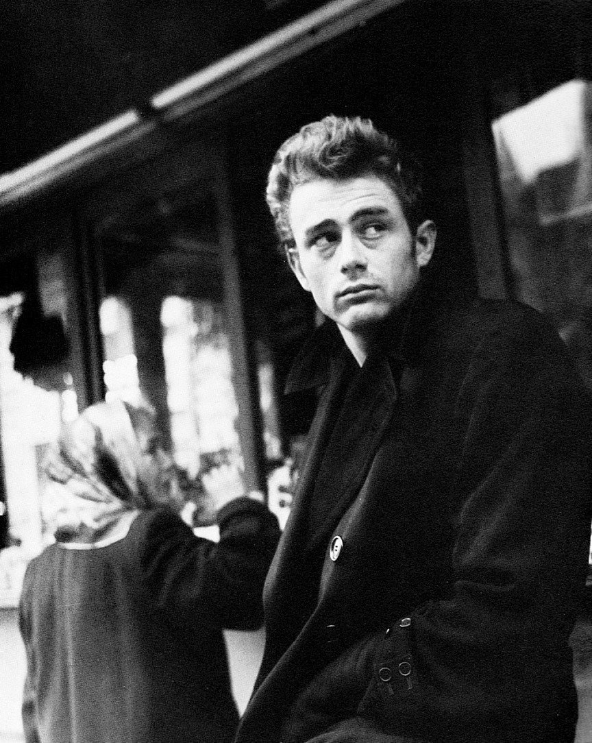 bowleggednerd's tweet photo. Some of Harry's on tour photos remind me so much of Dennis Stock's James Dean New York series. https://t.co/kteEQSf5Hx