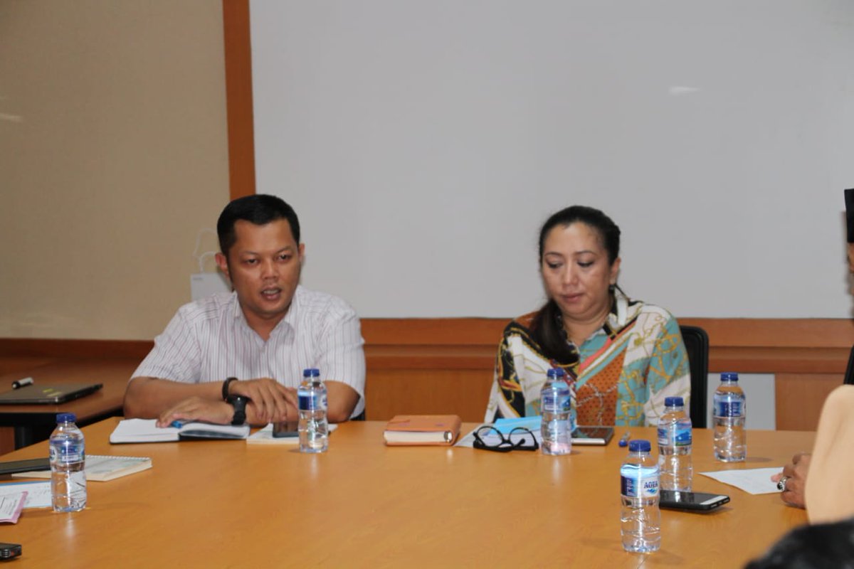 Hari ini <a href="/KemnakerRI/">Kementerian Ketenagakerjaan RI</a> menerima kunjungan kerja DPRD Kabupaten Cianjur di ruang rapat PTKA <a href="/KemnakerRI/">Kementerian Ketenagakerjaan RI</a> Jakarta (27/3).

Dalam pertemuan yang dipimpin Kasi RPTKA Sektor Industri Ditjen <a href="/binapenta/">Binapenta & PKK</a>, Eka Primasari ini, dibahas seputat Pengawasan Tenaga Kerja Asing di Kabupaten Cianjur.