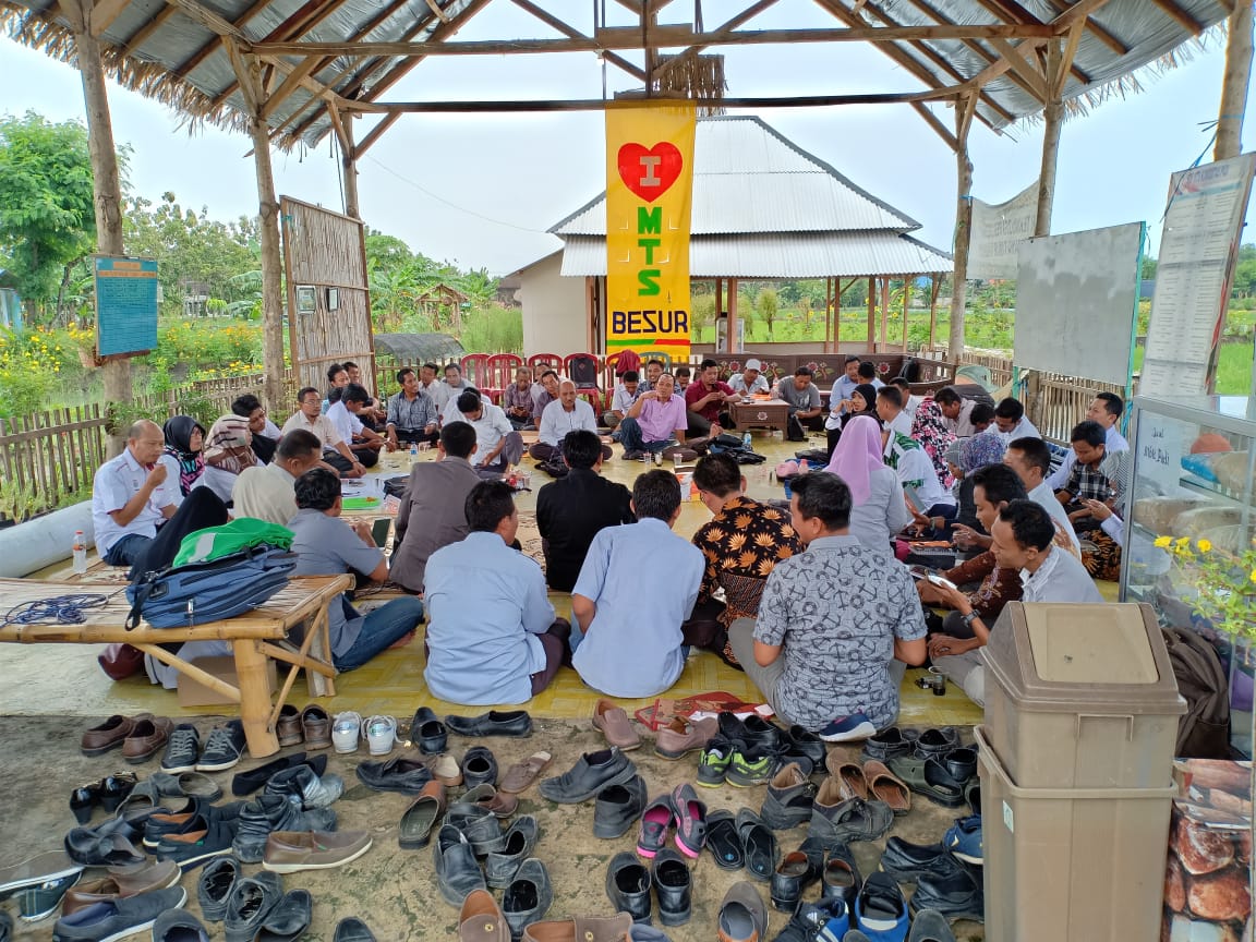 Iskandar__NH's tweet photo. #tppilamongan #Rakorkabtppi Persiapan: 
1. Monev #ManfaatDanaDesa
2. Bpjs ketengakerjaan Terintegrasi 
3. Uplaud SiPede sesui Progres
4. PID dilaksanakan awal Tahun TPID sesuai SOP
5. Siskeudes tool Akuntabilitas &amp; mudah.
6. Data Laporan Merdesa Baik dan Lengkap
@EkoSandjojo https://t.co/iuIoyOeCZ1