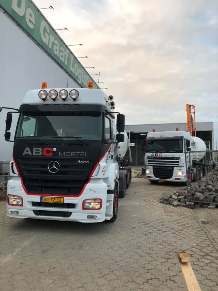 abc_mortel's tweet photo. Vandaag een vloertje in Oosterhout, werkse vandaag mannen! https://t.co/ptJWMCpE7S https://t.co/P3R8VCtlb6