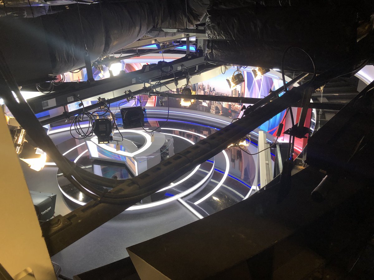 phitchener9's tweet photo. I’m about to head on down to the studio for @9NewsMelb at 6... hope you can join me #news #sport #weather #artypic #fromonhigh #thestudio #pleasejoinus https://t.co/jZChim41tU