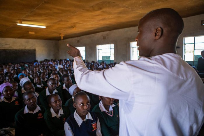 T4NAFRICA's tweet photo. We Congratulate Brother Peter Tabichi  for winning the 2019 Varkey Foundation Global Teacher prize. Brother Peter has demonstrated what servant leadership entails.https://t.co/bfDf5zX5M2 https://t.co/oo8eG6F3WS