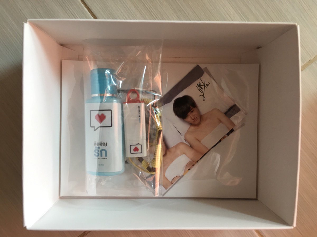 pitchhaa's tweet photo. ขายค่ะ!!
ซื้อมา 1370฿ ขาย 690฿ รวมส่งems/kerry (ต่อได้ อย่าต่อเยอะนะ ถือว่าขอ 😂)
ของเพิ่งมาเมื่อวานค่ะ แกะวันนี้ เปิดดู1ที เก็บ! ซีลครบทุกอย่าง
#LoveByChanceSeries #LBCForever #LBCShop https://t.co/m4s54HP4JK