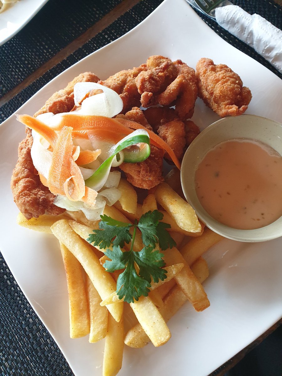 FredericaTuita's tweet photo. Today I ate some of the best chicken nuggets, seafood pasta and pork stir fry I've had in the Kingdom at Nauti Ruby's π #KingdomEats #GoodEats #EatLocalTonga https://t.co/sKISLXbpQ0