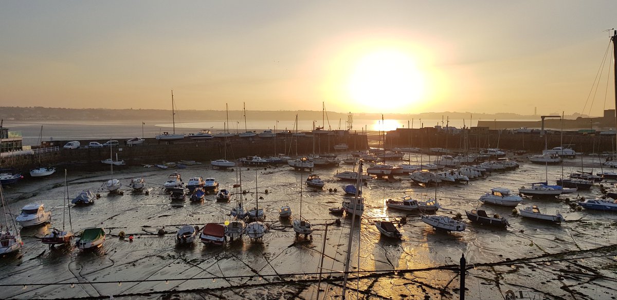 BorderlandCally's tweet image. Good morning #JerseyCI
My phone makes the pics look a bit darker than it is... 
My last full day... where has my time gone! Another afternoon of catching up with folk. Yesterday was the only day on my own #whirlwind #notstopped #amazingweather